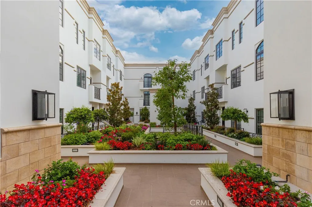 288 S Oakland Ave 211, Pasadena, California 91101 home-pic-0